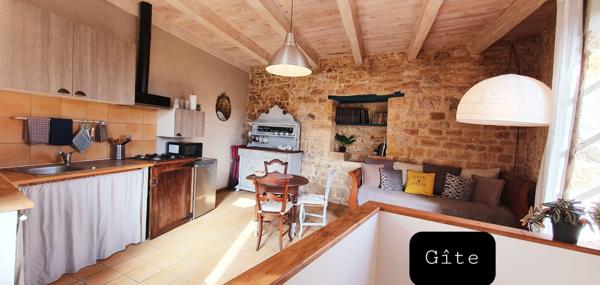 Immeuble de rapport: commerce, appartement et gîte.