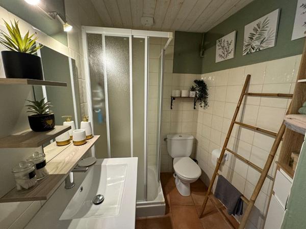 Immeuble de rapport: commerce, appartement et gîte.