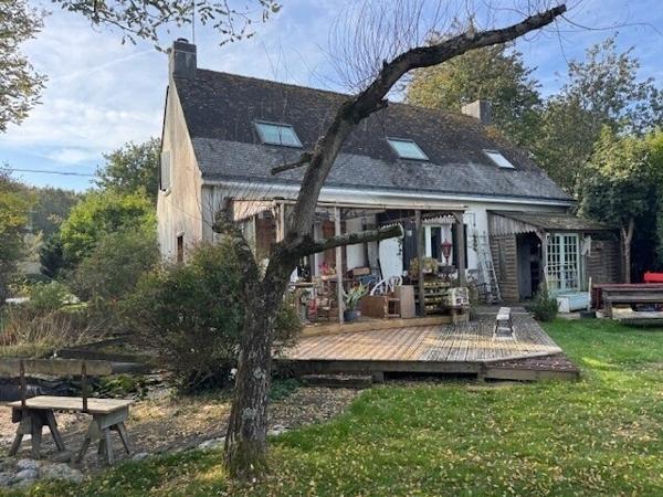 Maison d'environ 110 m² sur environ 1300 m² de terrain