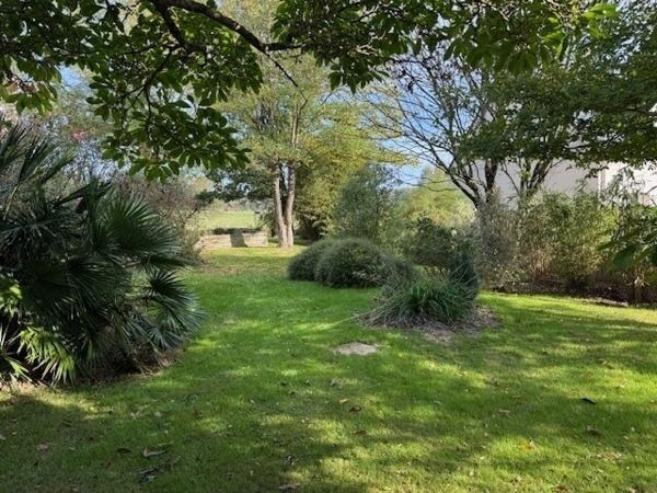 Maison d'environ 110 m² sur environ 1300 m² de terrain