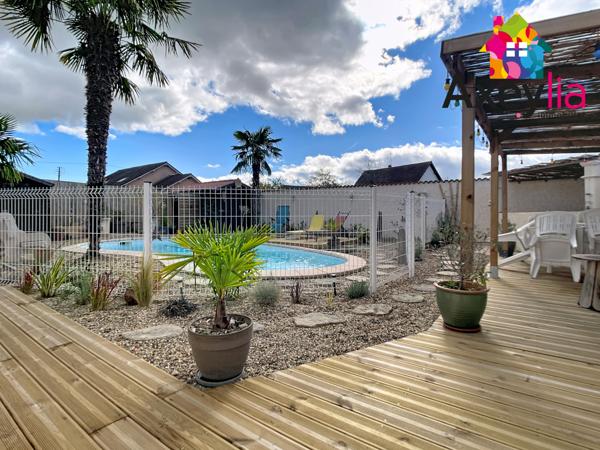 Mably (42300) A VENDRE - MABLY - MAISON DE PLAIN-PIED ET RÉNOVÉE AVEC TROIS CHAMBRES, GARAGE ET TERRAIN AVEC PISCINE