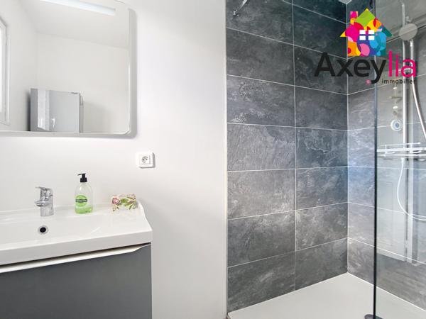 Mably (42300) A VENDRE - MABLY - MAISON DE PLAIN-PIED ET RÉNOVÉE AVEC TROIS CHAMBRES, GARAGE ET TERRAIN AVEC PISCINE