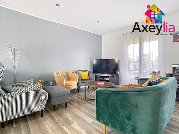 Mably (42300) A VENDRE - MABLY - MAISON DE PLAIN-PIED ET RÉNOVÉE AVEC TROIS CHAMBRES, GARAGE ET TERRAIN AVEC PISCINE