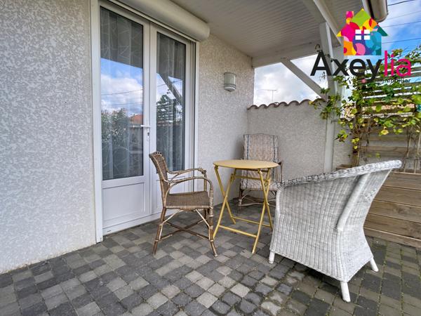 Mably (42300) A VENDRE - MABLY - MAISON DE PLAIN-PIED ET RÉNOVÉE AVEC TROIS CHAMBRES, GARAGE ET TERRAIN AVEC PISCINE