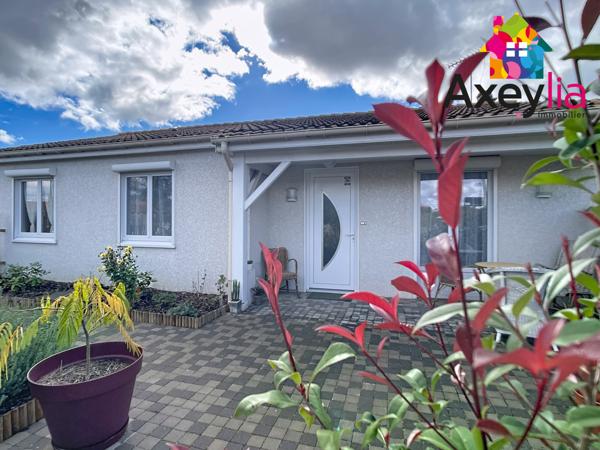 Mably (42300) A VENDRE - MABLY - MAISON DE PLAIN-PIED ET RÉNOVÉE AVEC TROIS CHAMBRES, GARAGE ET TERRAIN AVEC PISCINE