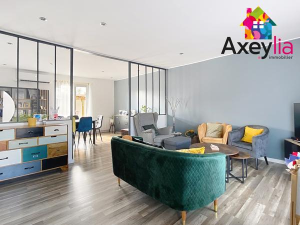 Mably (42300) A VENDRE - MABLY - MAISON DE PLAIN-PIED ET RÉNOVÉE AVEC TROIS CHAMBRES, GARAGE ET TERRAIN AVEC PISCINE