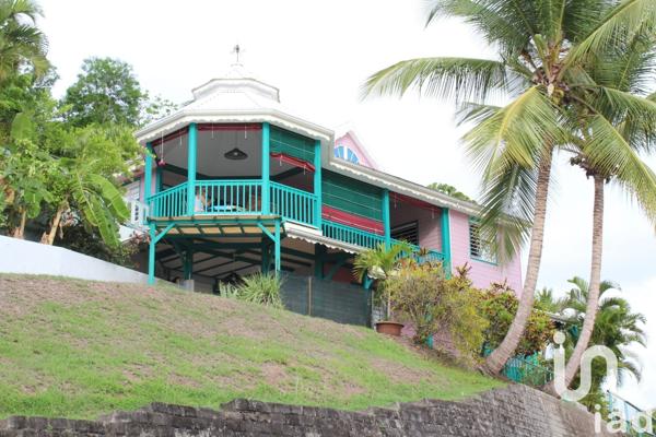 Maison 8 pièces de 213 m² à Les Trois-Îlets (97229)