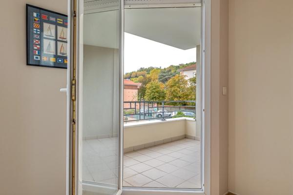 Appartement à vendre 3 pièces MIRIBEL (01) Hyper centre balcon garage