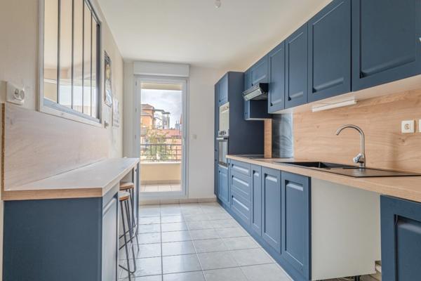 Appartement à vendre 3 pièces MIRIBEL (01) Hyper centre balcon garage