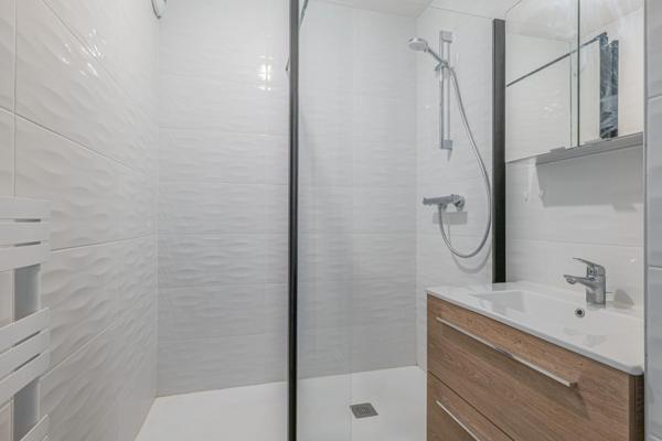 Appartement à vendre 3 pièces MIRIBEL (01) Hyper centre balcon garage