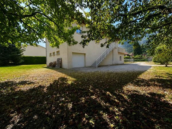 ALBERTVILLE (73) - MAISON 232 m2 - TERRAIN 1740 m2.