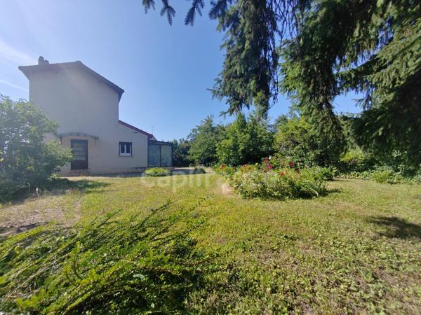 A vendre terrain à bâtir à CHALON SUR SAONE (71) d'environ 2 473 m² et D'une maison de 95 m²