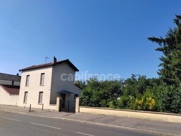 A vendre terrain à bâtir à CHALON SUR SAONE (71) d'environ 2 473 m² et D'une maison de 95 m²