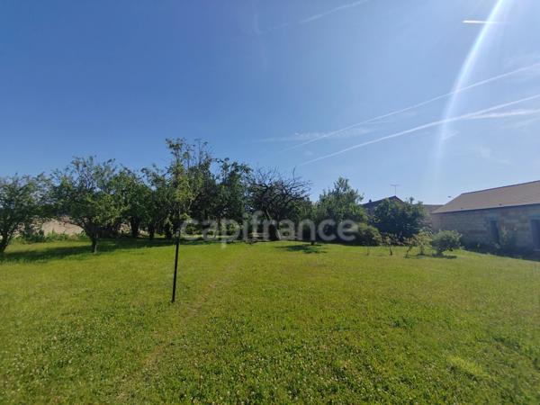 A vendre terrain à bâtir à CHALON SUR SAONE (71) d'environ 2 473 m² et D'une maison de 95 m²