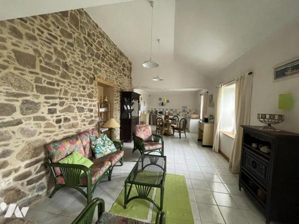 A VENDRE - ENSEMBLE IMMOBILIER - 22710 PENVENAN BUGUELES