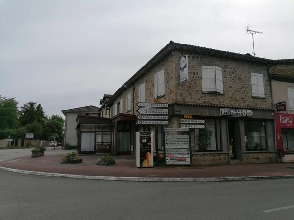 Local commercial, ancien bar hôtel-restaurant à Cussac