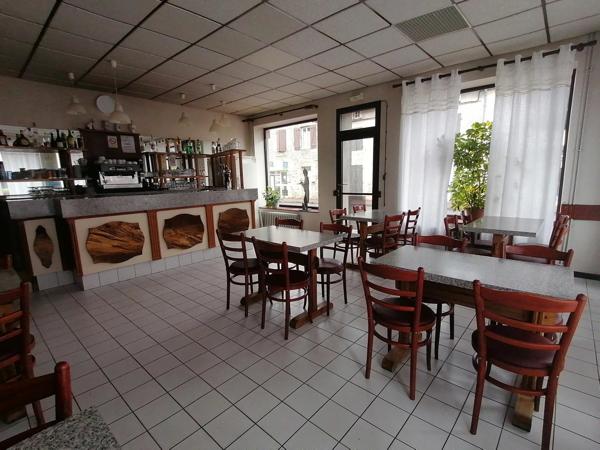 Local commercial, ancien bar hôtel-restaurant à Cussac