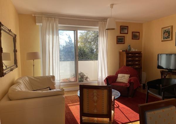 Appartement T4 de 95.48 m² 1er avec ascenseur environnement verdoyant calme dans avenue privée