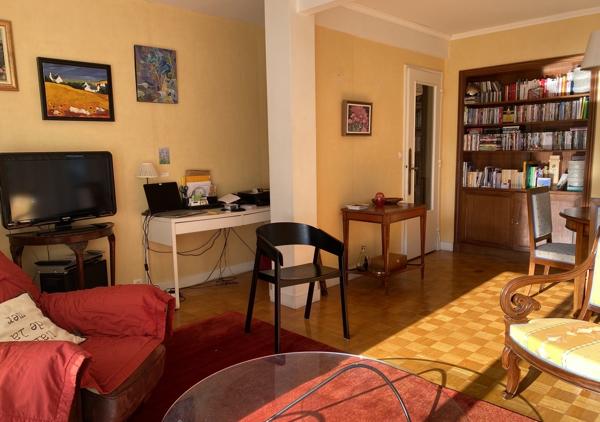 Appartement T4 de 95.48 m² 1er avec ascenseur environnement verdoyant calme dans avenue privée