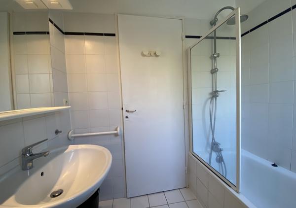Appartement T4 de 95.48 m² 1er avec ascenseur environnement verdoyant calme dans avenue privée