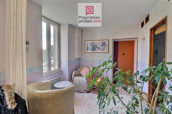 BEL EMPLACEMENT SEREIN, Au calme dans un village de Genouillé, Maison de Pays 6 pièces 92 m2 avec grange ouverte et beau garage indépendant