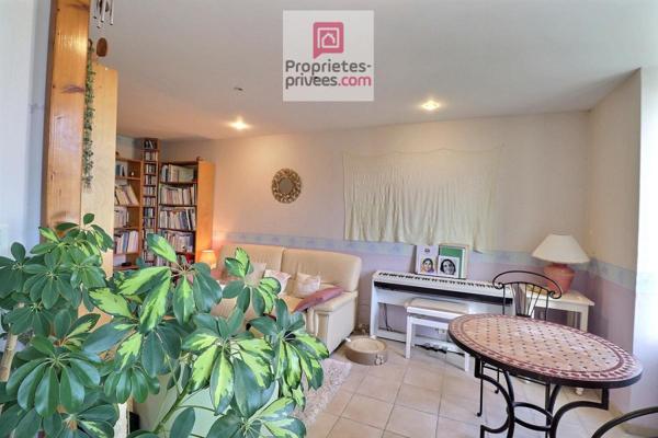 BEL EMPLACEMENT SEREIN, Au calme dans un village de Genouillé, Maison de Pays 6 pièces 92 m2 avec grange ouverte et beau garage indépendant