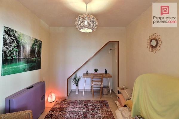 BEL EMPLACEMENT SEREIN, Au calme dans un village de Genouillé, Maison de Pays 6 pièces 92 m2 avec grange ouverte et beau garage indépendant