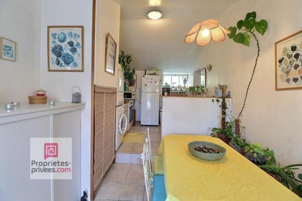 BEL EMPLACEMENT SEREIN, Au calme dans un village de Genouillé, Maison de Pays 6 pièces 92 m2 avec grange ouverte et beau garage indépendant