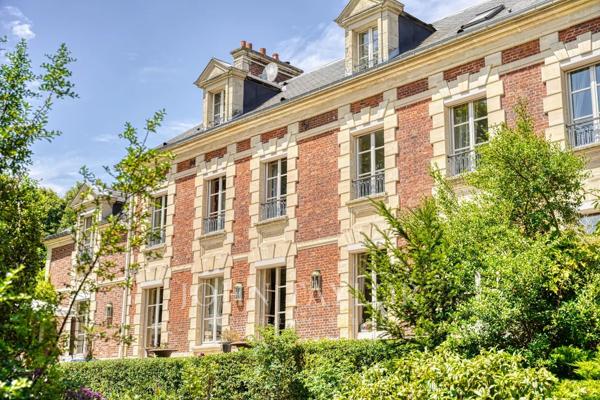 Chantilly – Château du XIXᵉ siècle dans un domaine de 1,8 hectare bordé par la Nonette