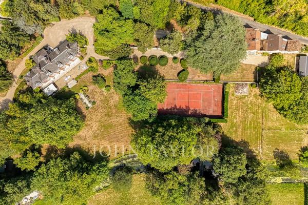 Chantilly – Château du XIXᵉ siècle dans un domaine de 1,8 hectare bordé par la Nonette