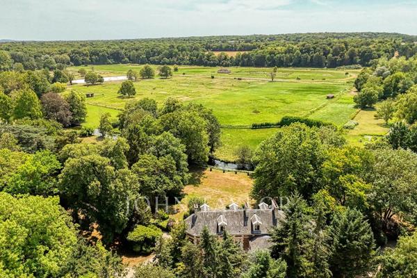 Chantilly – Château du XIXᵉ siècle dans un domaine de 1,8 hectare bordé par la Nonette