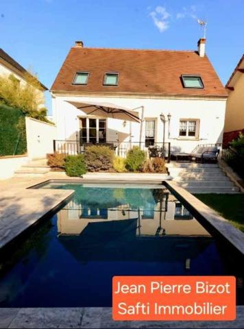 Superbe maison avec piscine sur 442 m² de terrain