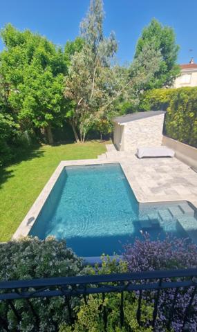Superbe maison avec piscine sur 442 m² de terrain