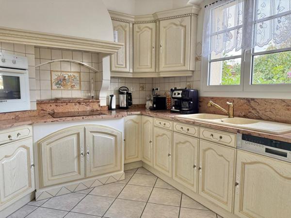 Superbe maison avec piscine sur 442 m² de terrain