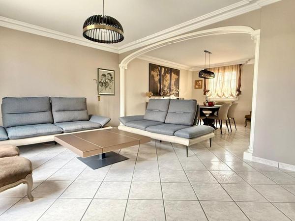 Superbe maison avec piscine sur 442 m² de terrain