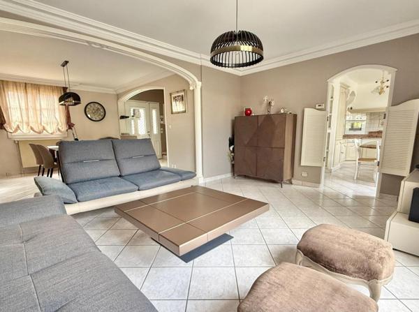 Superbe maison avec piscine sur 442 m² de terrain