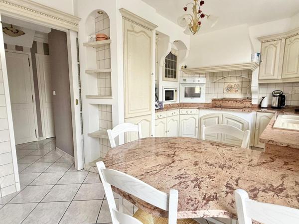 Superbe maison avec piscine sur 442 m² de terrain