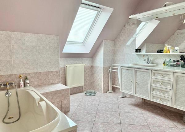 Superbe maison avec piscine sur 442 m² de terrain