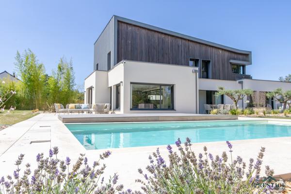 VAIR SUR LOIRE - MAISON 240 M2 - DPE A- PISCINE - GARAGE