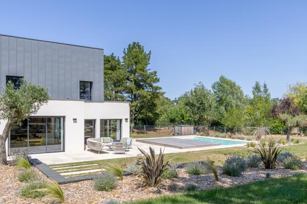 VAIR SUR LOIRE - MAISON 240 M2 - DPE A- PISCINE - GARAGE