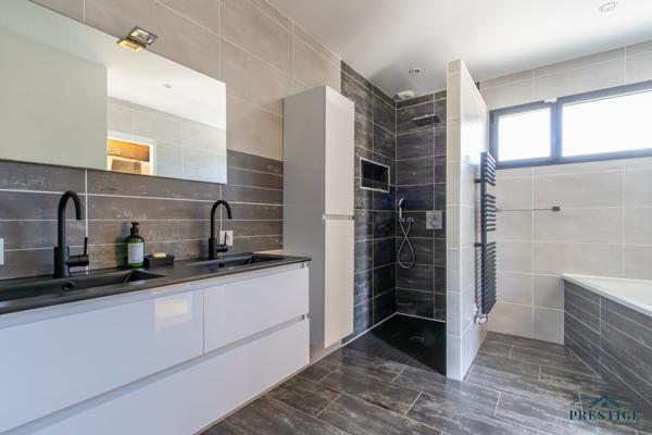 VAIR SUR LOIRE - MAISON 240 M2 - DPE A- PISCINE - GARAGE