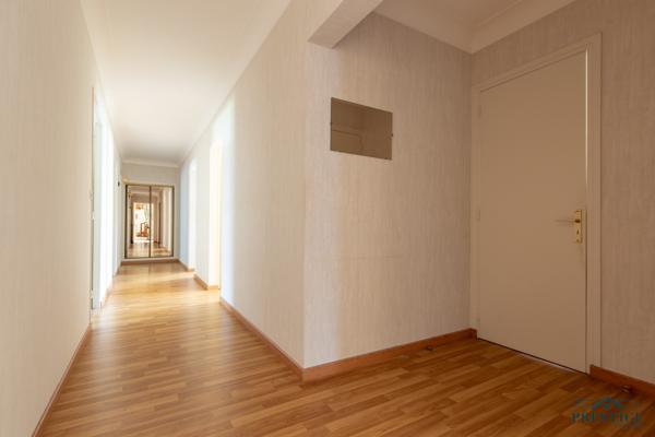SAINT-SEBASTIEN-SUR-LOIRE - MAISON DE 216 M2 HABITABLES - TERRAIN 3300 M2