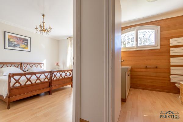 SAINT-SEBASTIEN-SUR-LOIRE - MAISON DE 216 M2 HABITABLES - TERRAIN 3300 M2