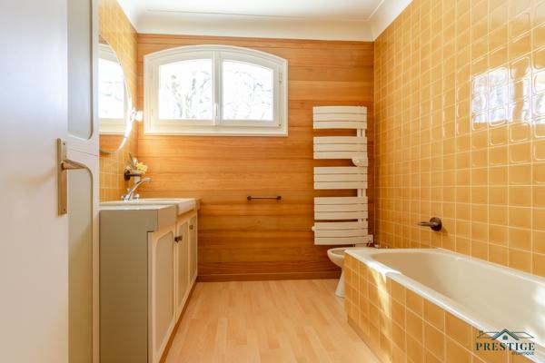 SAINT-SEBASTIEN-SUR-LOIRE - MAISON DE 216 M2 HABITABLES - TERRAIN 3300 M2