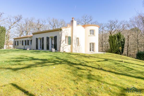 SAINT-SEBASTIEN-SUR-LOIRE - MAISON DE 216 M2 HABITABLES - TERRAIN 3300 M2