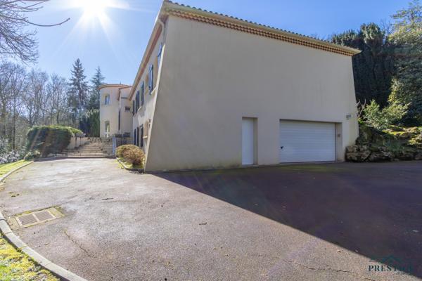 SAINT-SEBASTIEN-SUR-LOIRE - MAISON DE 216 M2 HABITABLES - TERRAIN 3300 M2