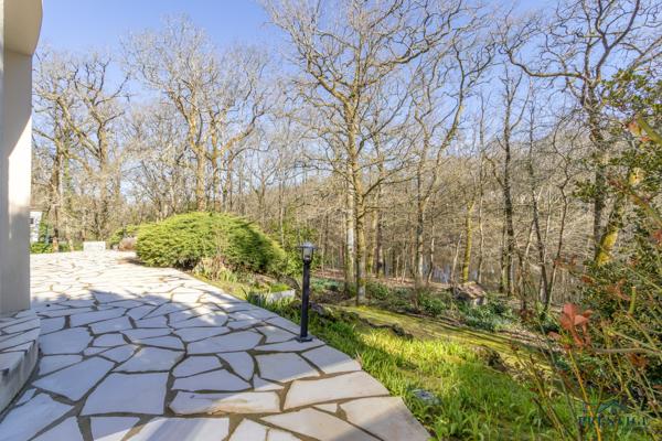 SAINT-SEBASTIEN-SUR-LOIRE - MAISON DE 216 M2 HABITABLES - TERRAIN 3300 M2