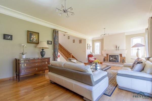 SAINT-SEBASTIEN-SUR-LOIRE - MAISON DE 216 M2 HABITABLES - TERRAIN 3300 M2