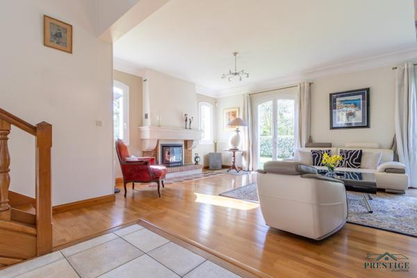 SAINT-SEBASTIEN-SUR-LOIRE - MAISON DE 216 M2 HABITABLES - TERRAIN 3300 M2