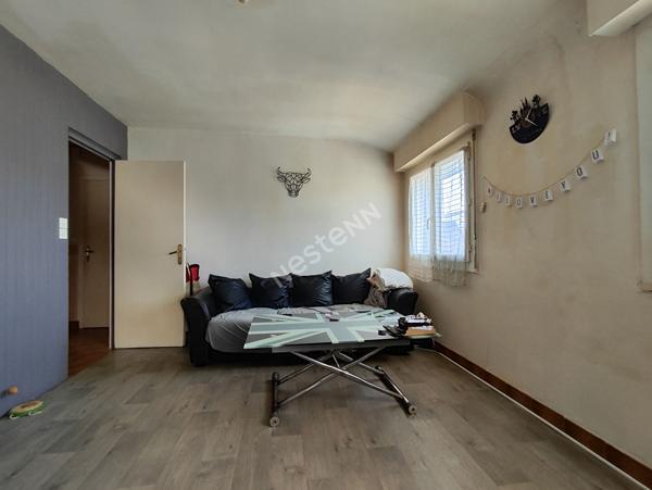 Immeuble à vendre à LOCMINE 3 appartements, une cour extérieur et un garage